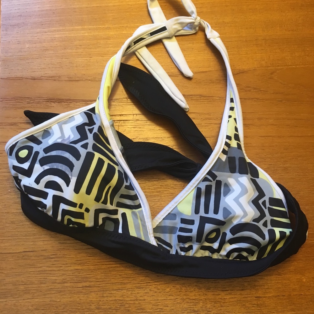 Reversible bikini top